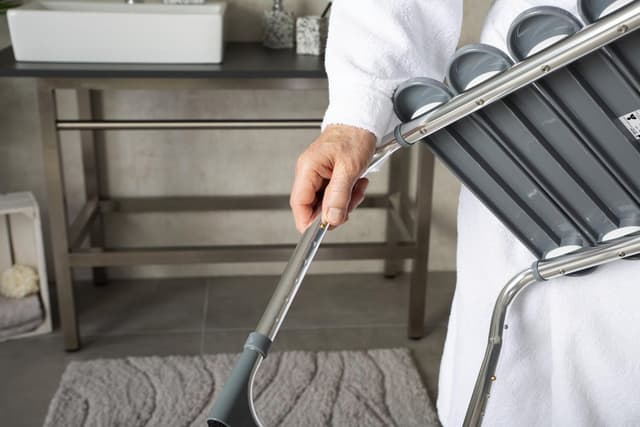 HANDICAP taboret łazienkowy, regulowana wysokość, chrom/biały