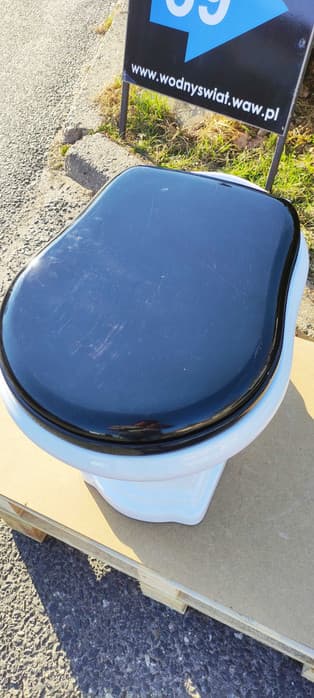 Miska WC stojąca KERASAN RETRO z deską wolnoopadającą 59x38,5x42 cm