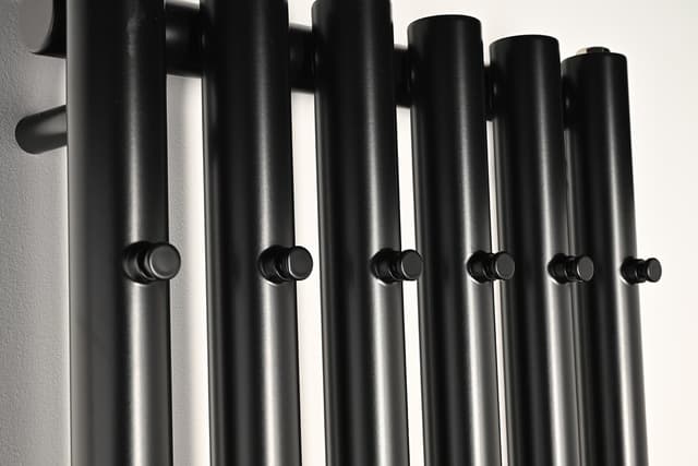 PILON grzejnik łazienkowy 418x1800mm, 6 wieszaki, czarny mat
