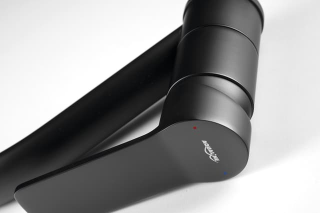 SINTRA bateria umywalkowa z obrotową głowicą, czarny mat