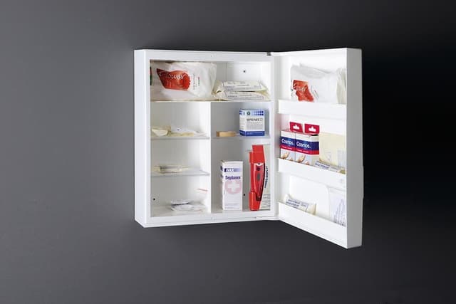 SIEPER apteczka domowa 35x45x15cm, biały plastik