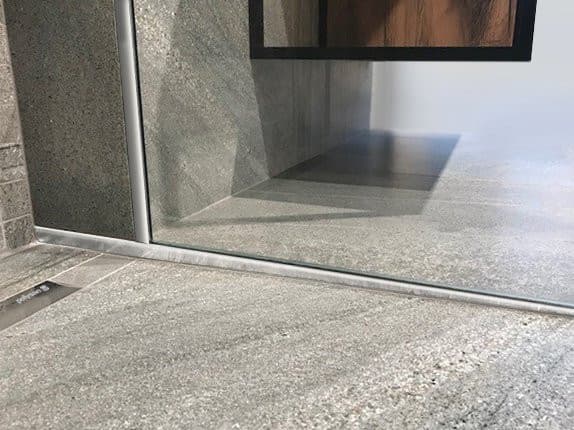 Listwa spadkowa prawa, wysokość 10mm, długość 1200mm, stal nierdzewna mat