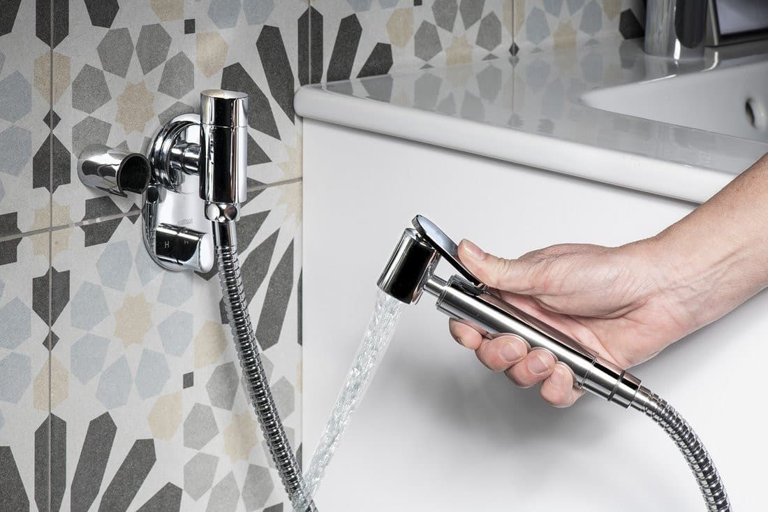 Zawór bidetowy podtynkowy z regulatorem temperatury, słuchawka i wąż w zestawie, chrom