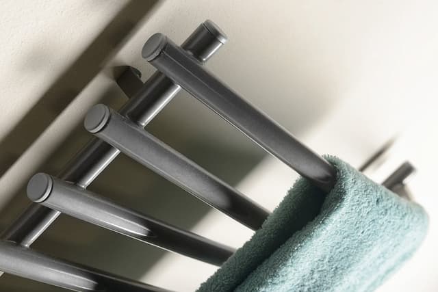 Elektryczna suszarka na ręczniki, 570x465mm, 72W, szary metalik (RAL9007)