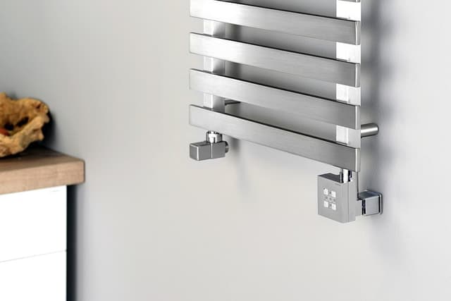 KTX grzałaka elektryczna z termostatem i z maskownicą kabla, 800 W, chrom