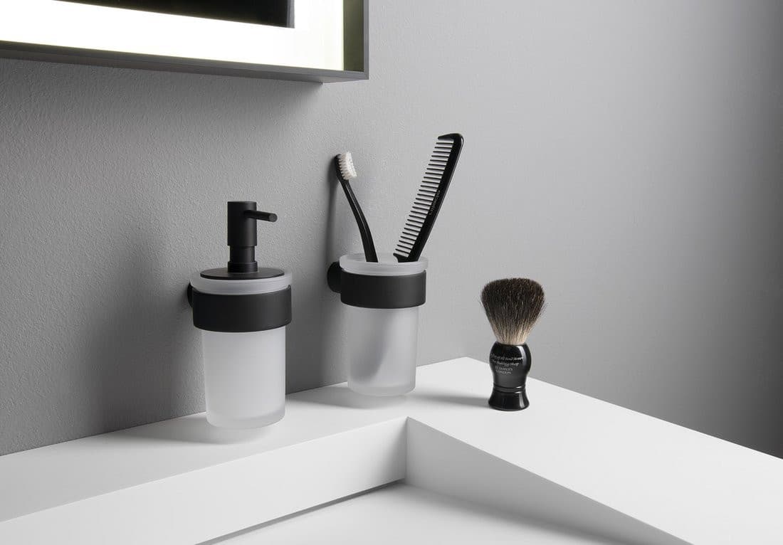 PIRENEI wiszący dozownik mydła 110 ml, szkło mleczne, czarny mat