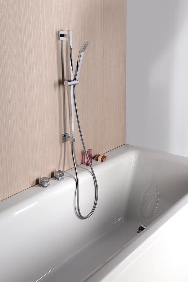 Uchwyt prysznicowy z odpływem wody, przesuwny, kwadratowy, 600mm, chrom