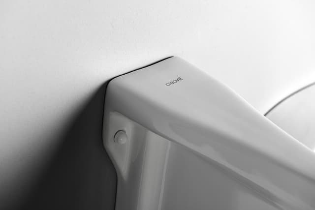 Ceramiczna ścianka oddzielająca między pisuary 36x60 cm, biały