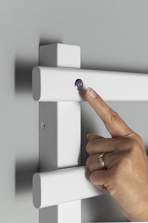 ELCOR elektryczna suszarka na ręczniki 480x920x50 mm, 128 W, biały mat