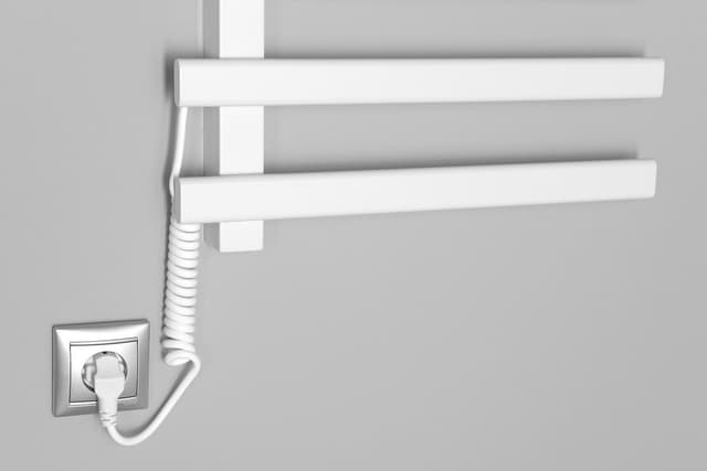 ELCOR elektryczna suszarka na ręczniki 480x920x50 mm, 128 W, biały mat