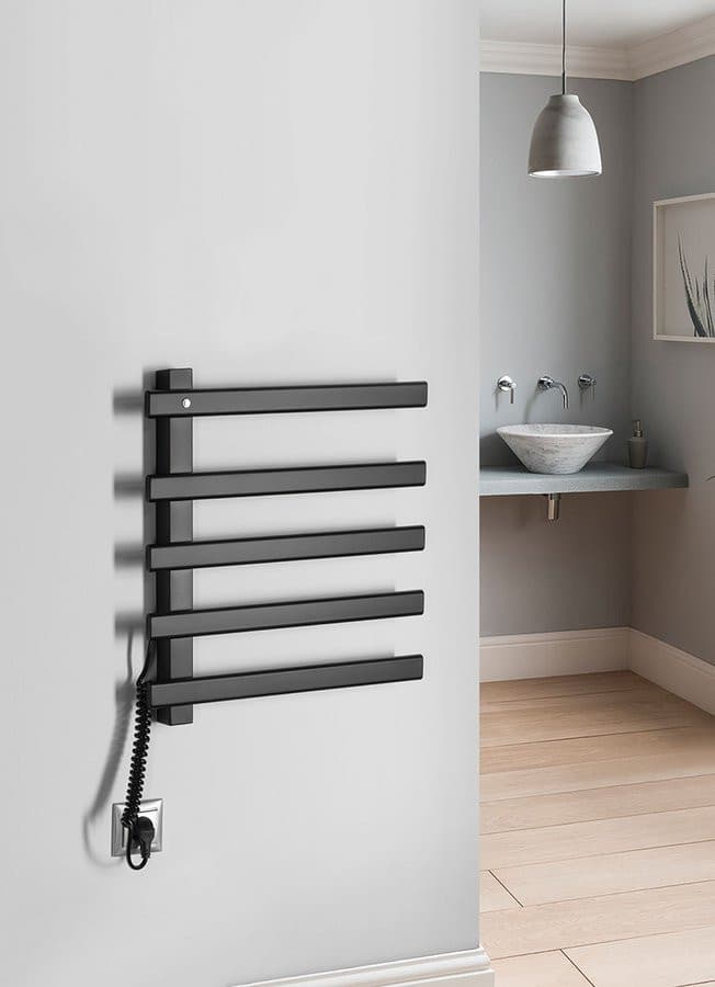 ELCOR elektryczna suszarka na ręczniki 480x520x50 mm, 63 W, czarny mat