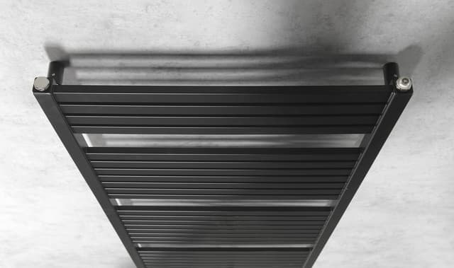 TONDI grzejnik łazienkowy 600x1330 mm, podłączenie centralne, czarny mat