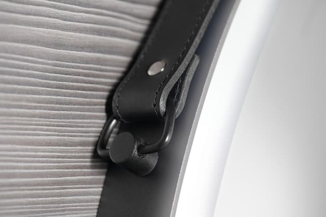 ORBITER okrągłe lustro z oświetleniem LED ze skórzanym paskiem, ø 70cm, czarny mat