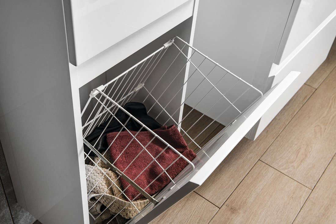 ALTAIR słupek wysoki z koszem na bieliznę 40x184x31cm, lewy, biały