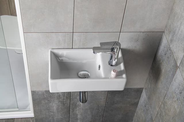 MINOS Umywalka ceramiczna 40x22cm, bateria z prawej strony, biała