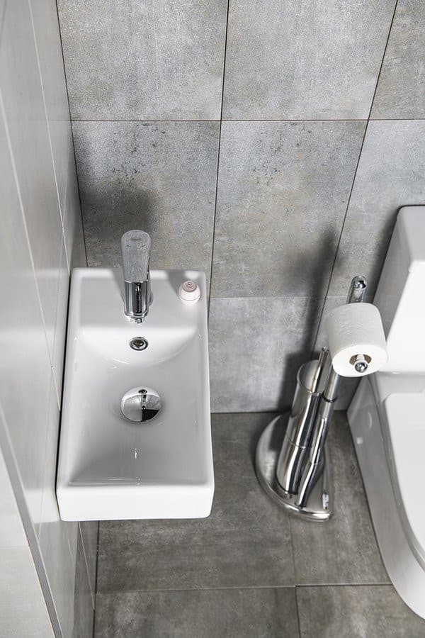 MINOS Umywalka ceramiczna 40x22cm, bateria z prawej strony, biała