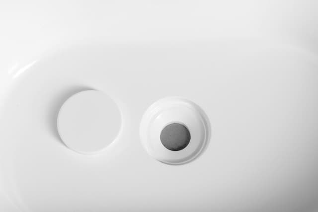 GERANO umywalka kompozytowa nablatowa z pokrywą odpływu 60x38cm, biały