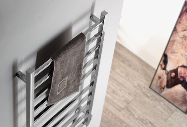 ESKINADO elektryczna suszarka na ręczniki, kwadratova, 620x1160 mm, 120 W, stal nierdzewna polerowana