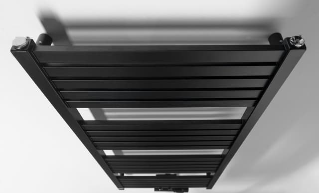 GRUNT grzejnik łazienkowy 500x1050mm, podłączenie środkowe, czarny mat