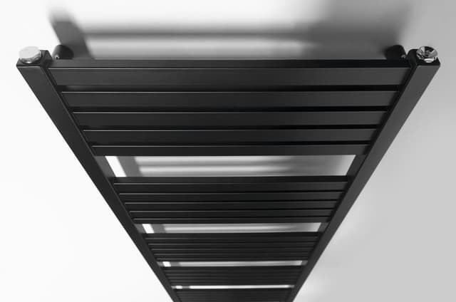 GRUNT grzejnik łazienkowy 500x1610 mm, podłączenie środkowe, czarny mat