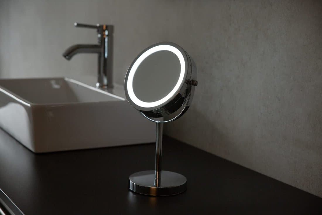 DAISY lusterko kosmetyczne stojące LED, średnica 150mm, dwustronne, chrom