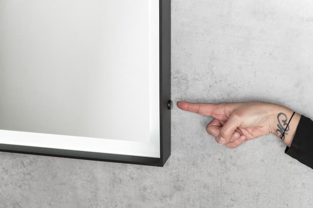 Lustro SORT z oświetleniem LED 60x80cm, bezdotykowy czujnik IR, 2700-6500K, czarny mat