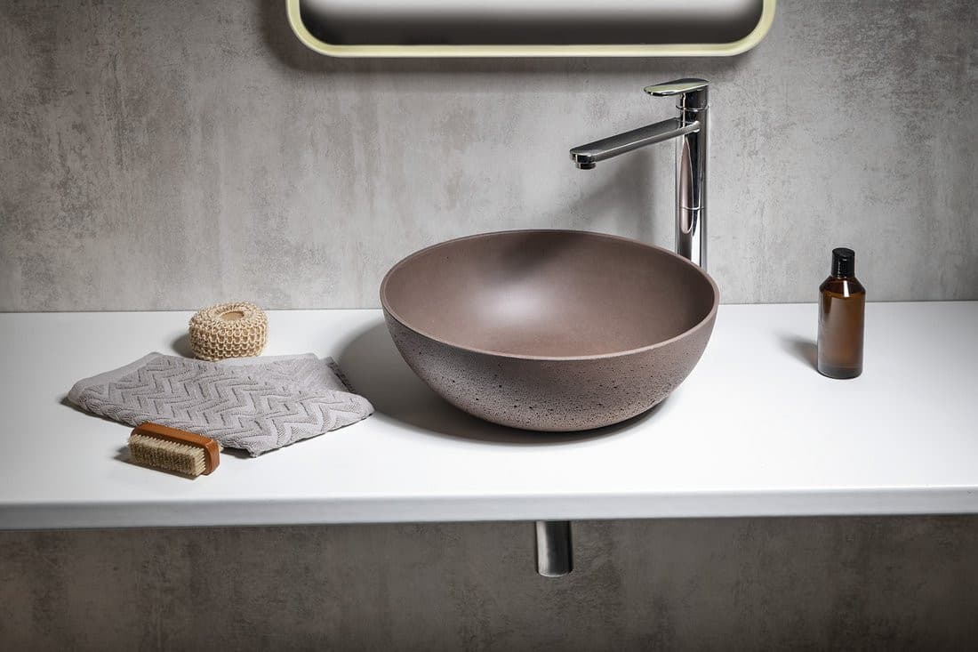 FORMIGO umywalka betonowa nablatowa, średnica 39cm, ciemny brąz