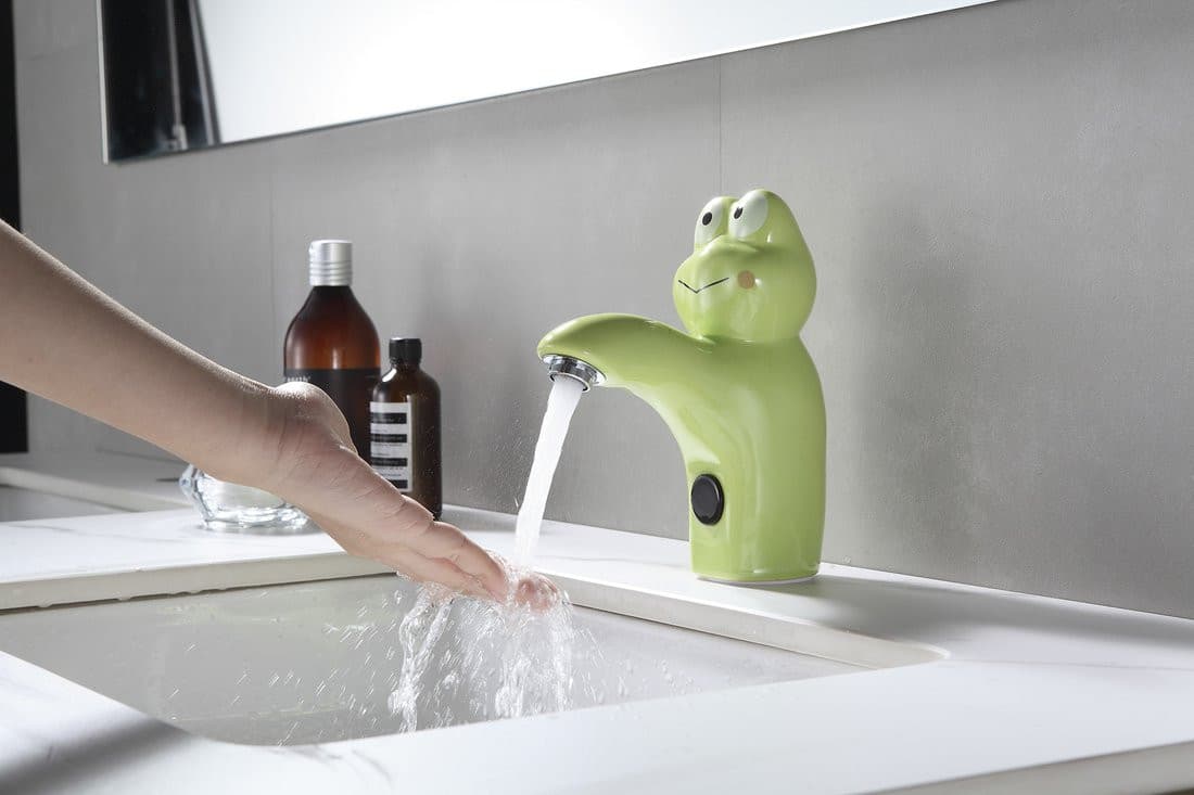 Bateria sensorowa stojąca ceramiczna 6V DC (4xAA), żaba, zielony