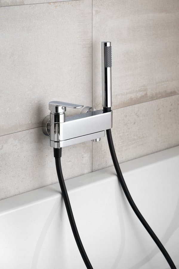 MIXONA bateria wannowa ścienna, słuchawka prysznicowa, obrotowa wylewka, chrom