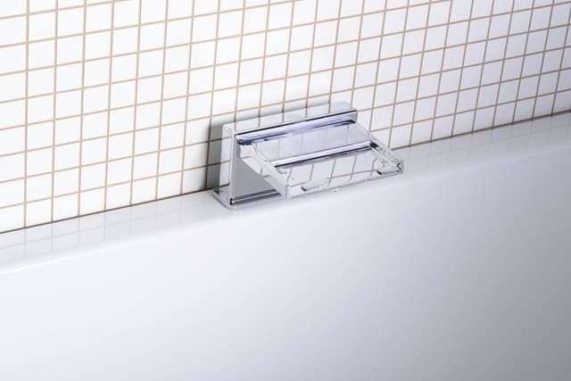 Wylewka kaskadowa na brzeg wanny, otwarta, szerokość 145mm, chrom