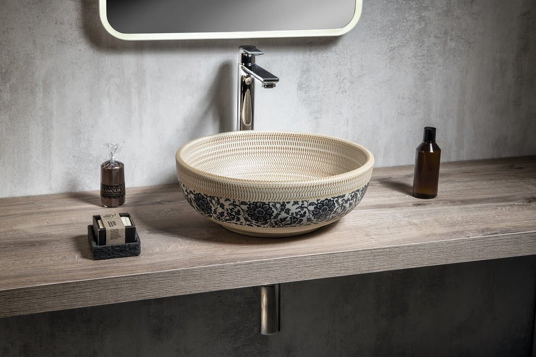 PRIORI umywalka ceramiczna nablatowa Ø 41 cm, beżowy z niebieskim wzorem